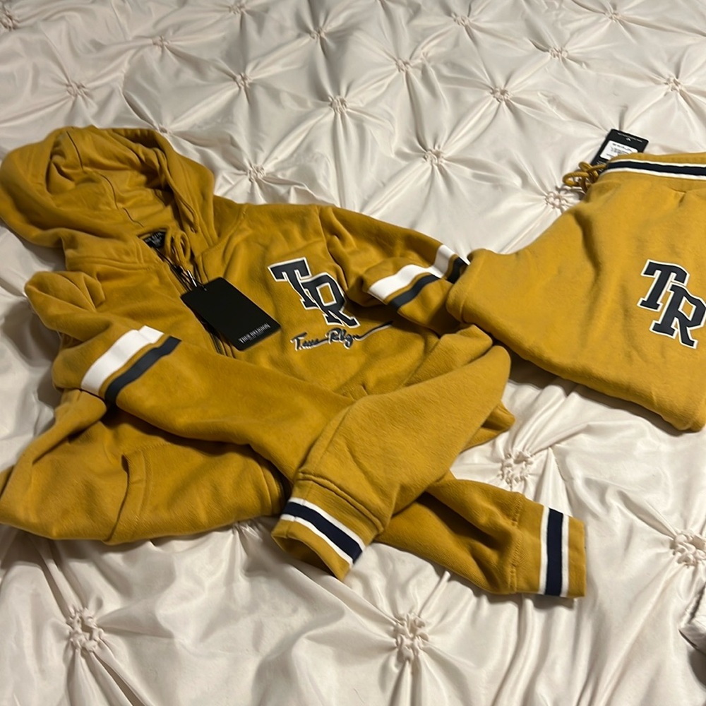 New. Jogging suit
